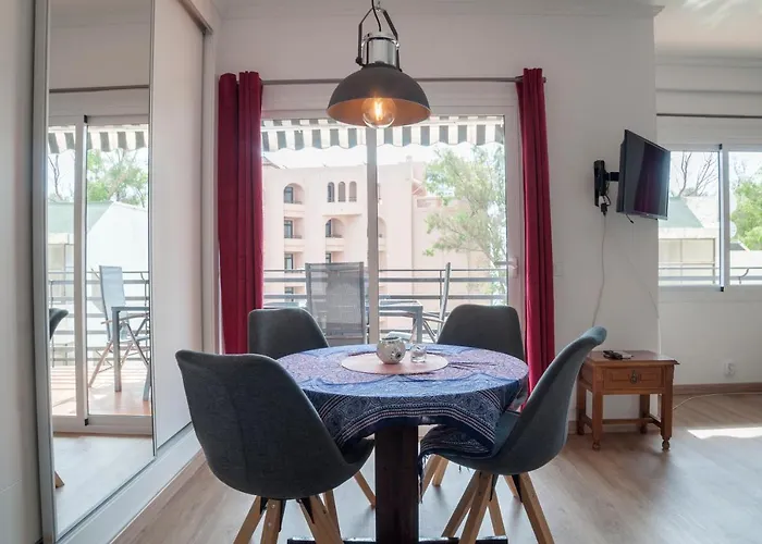 One Bedroom With Sea Views Heart